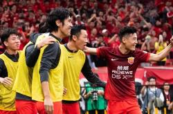 爱游戏下载-球队核心球员伤愈重返赛场备战