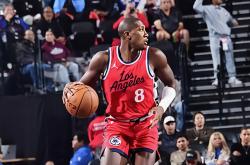 爱游戏入口-辽宁队轻取篮网，福克斯刷新纪录