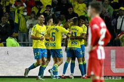 爱游戏官网-阿拉维斯赢球庆祝照片曝光，球员合影分享的简单介绍