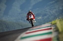 爱游戏娱乐-贝林厄姆持续制造杀伤，哥伦比亚全面压制乌克兰—现代足球战术博弈的极致体现