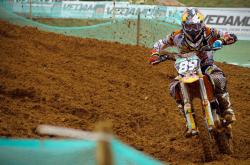 AYX体育赛事-弗拉霍维奇梅开二度引爆全场，阿森纳险胜阿根廷帮显韧性