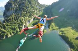 爱游戏tv-马刺争冠战惊险战胜开拓者，西亚卡姆末节封神成关键先生