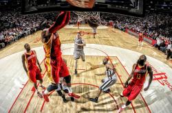 爱游戏体育官网-欧冠淘汰赛焦点战，巴黎圣日耳曼如何突破曼城防线