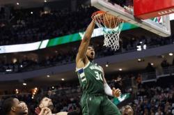 爱游戏入口-火箭击败雄鹿，保罗表现超水平