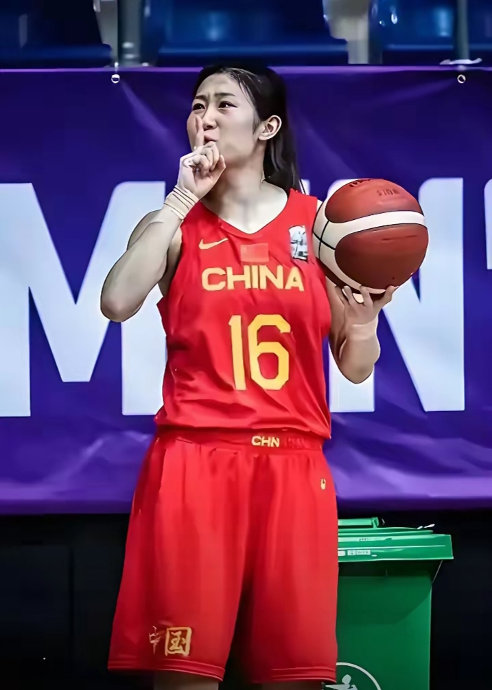 职业篮球联赛女球员崭露头角