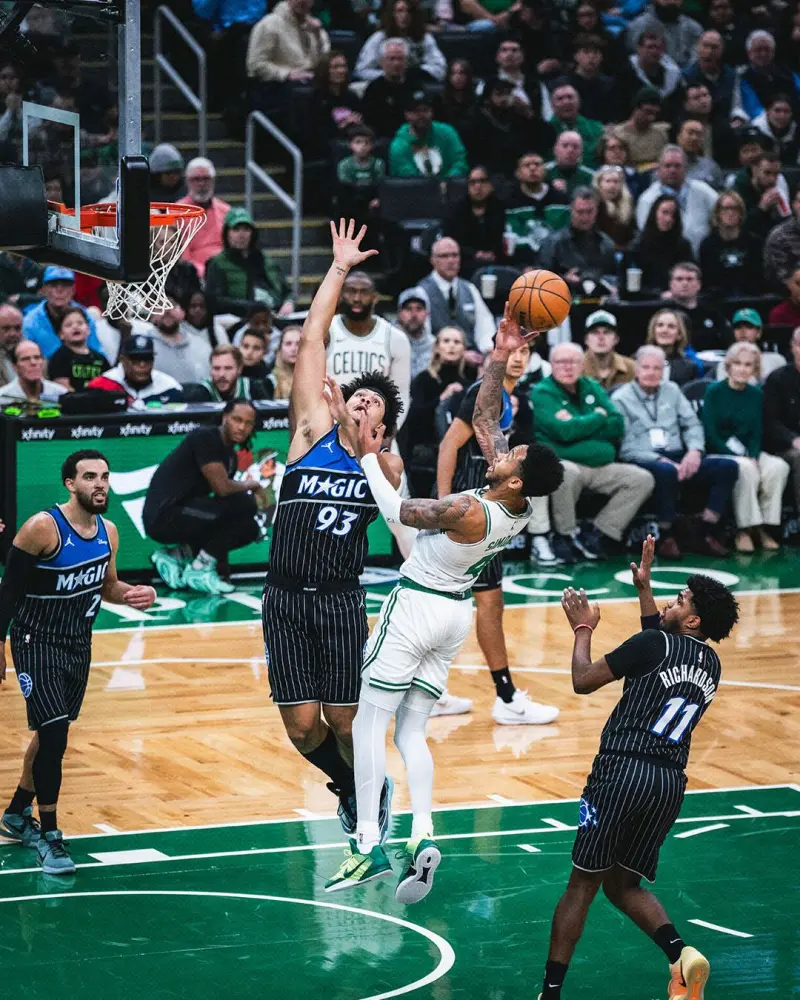 包含人客场击败凯尔特人,西蒙斯砍下++的词条 包含人客场击败凯尔特人,西蒙斯砍下++的词条