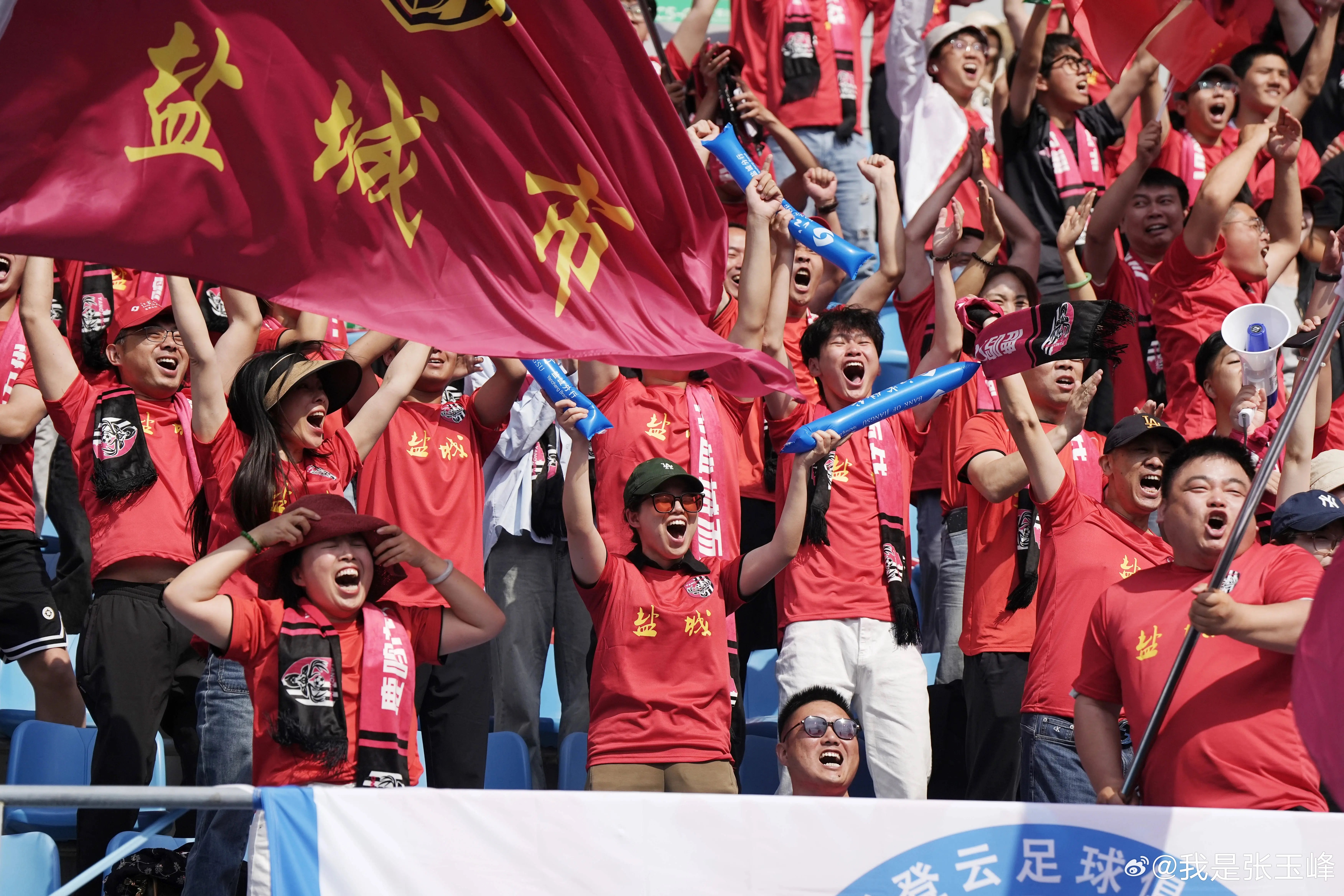 看球赛震撼燃爆现场,激情燃烧全场的简单介绍 看球赛震撼燃爆现场,激情燃烧全场的简单介绍