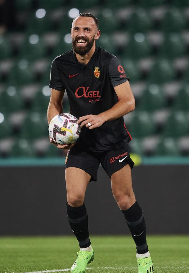 赫塔菲四战不胜,球队陷入低谷 赫塔菲四战不胜,球队陷入低谷