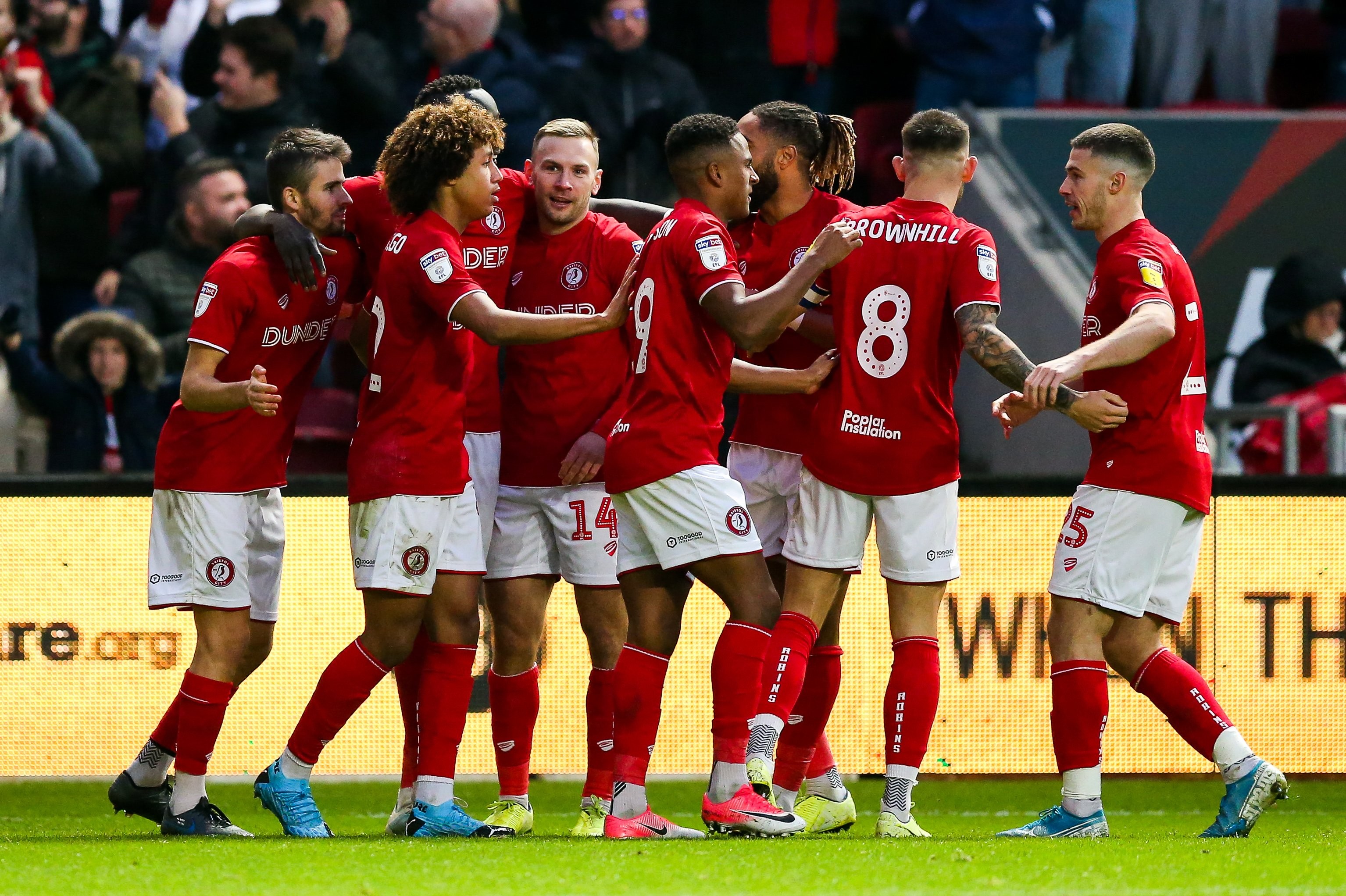 包含利兹联战平伯明翰，中游位置固守不变的词条