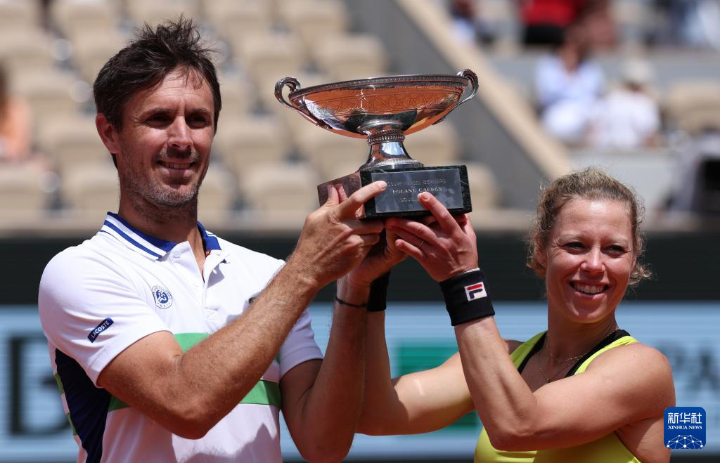 意大利网球队轻取法国网球队,费德勒送出助攻的简单介绍 意大利网球队轻取法国网球队,费德勒送出助攻的简单介绍