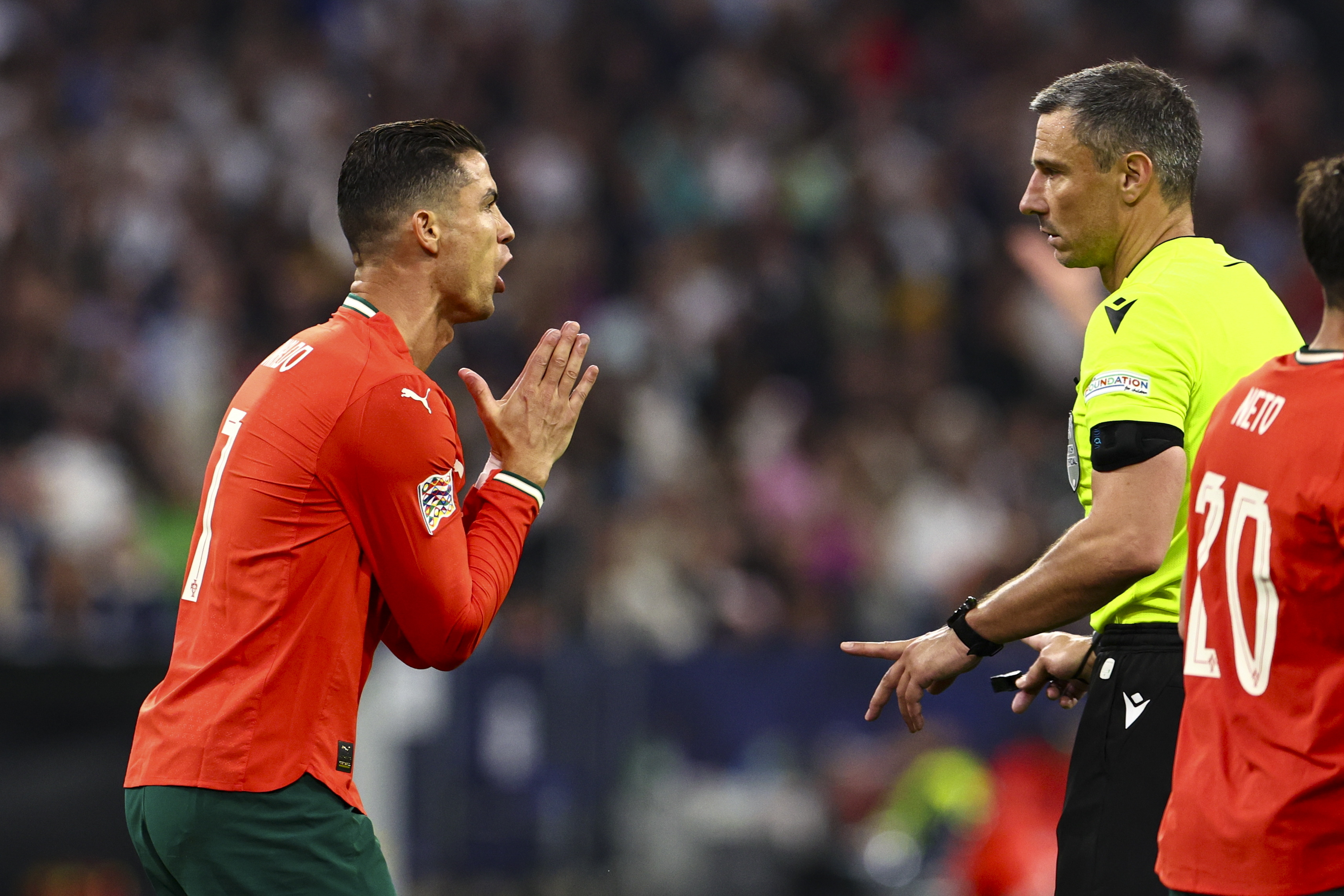 葡萄牙队鏖战瑞典队，梁靖崑关键制胜的简单介绍