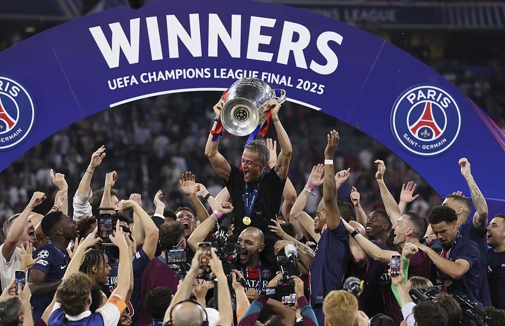 包含巴黎圣日耳曼客场爆冷负于阿贾克斯，欧国联半决赛出局的词条