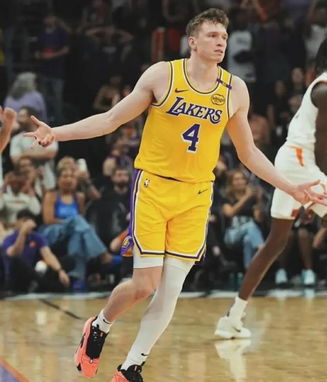 爵士横扫湖人，库里刷新纪录