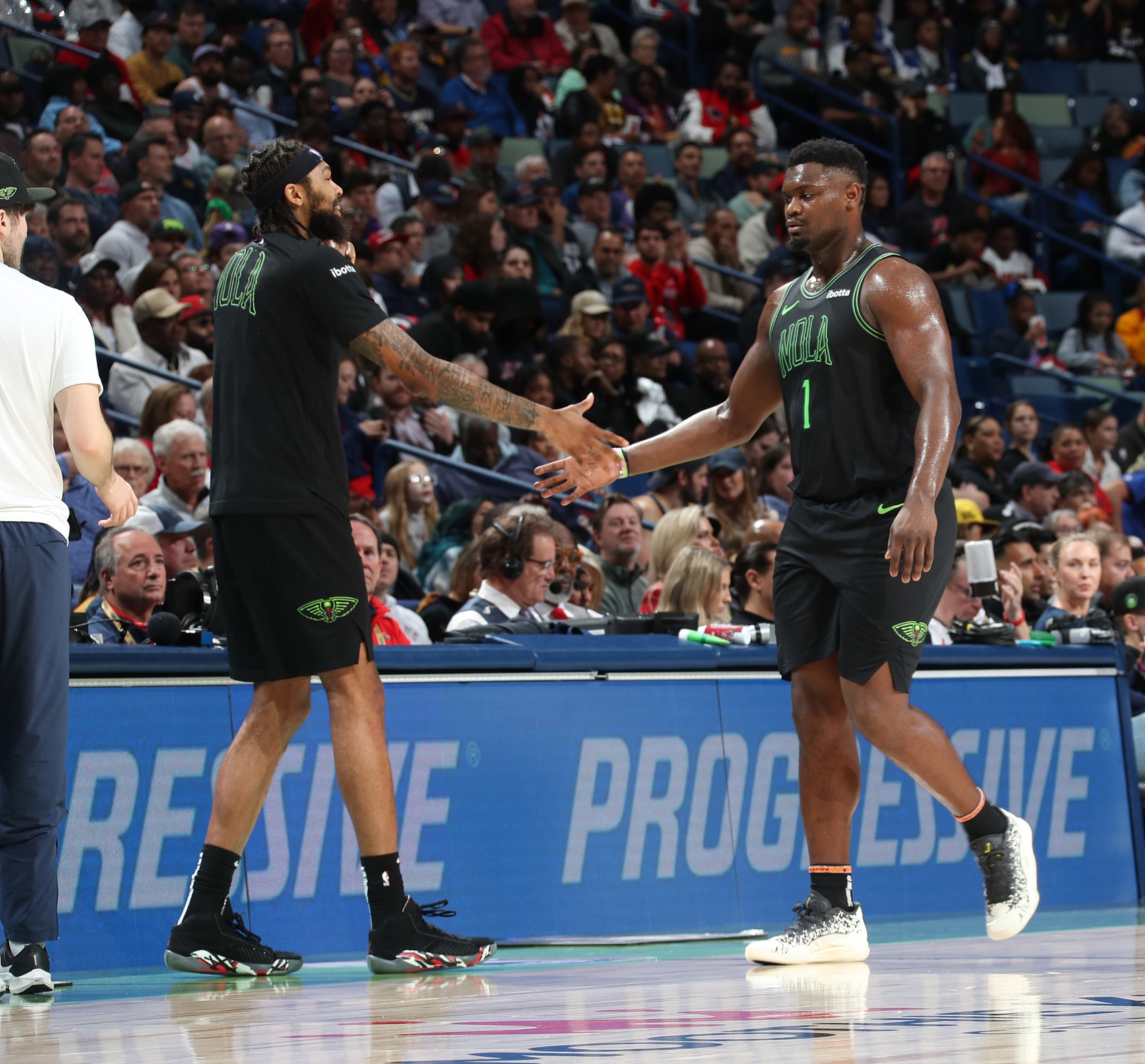 德国男篮血洗尼克斯，锡安送出助攻