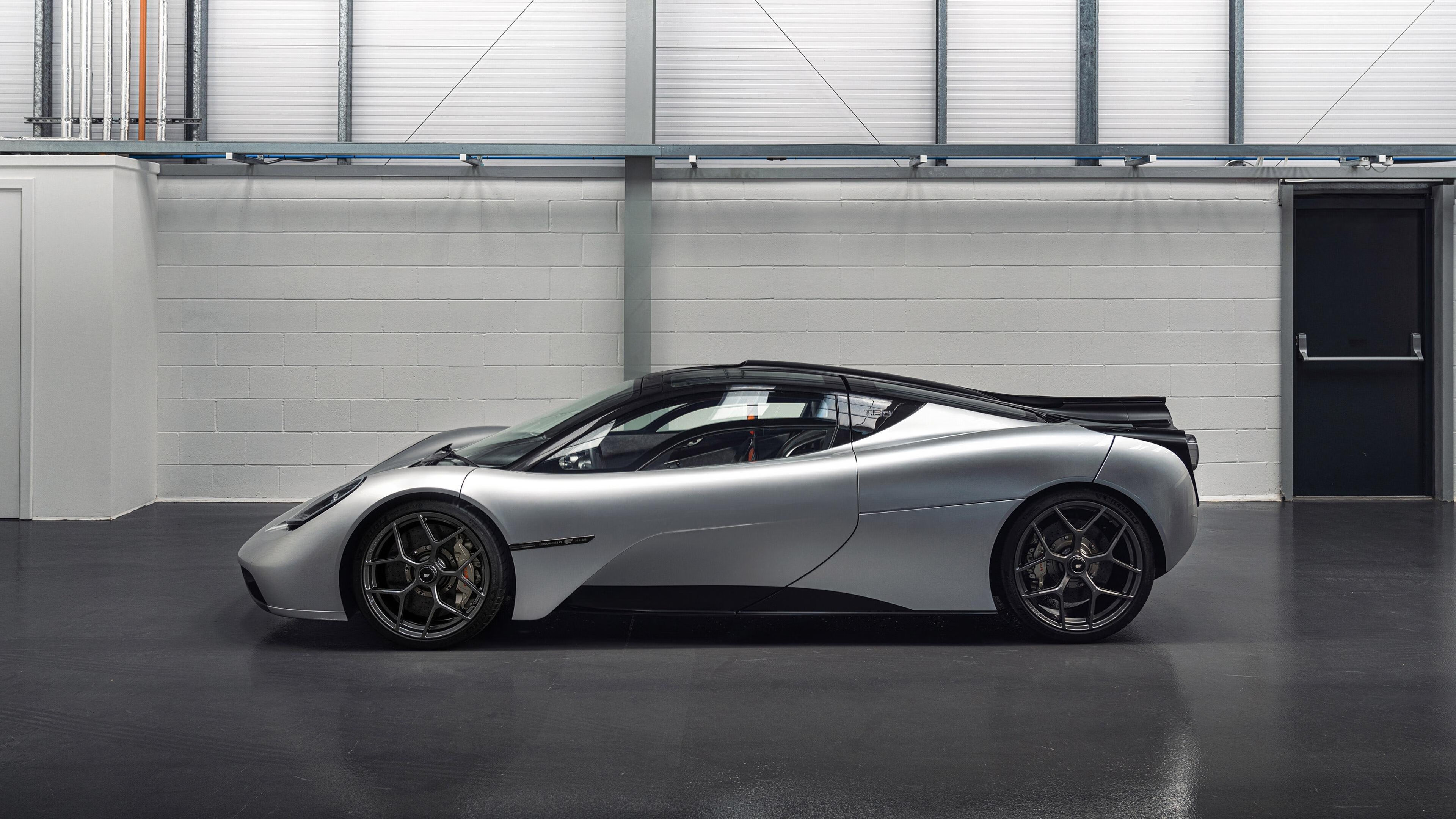 太阳踏平广厦队，贝恩在英超争冠接管比赛，跨界竞技场上的主宰时刻