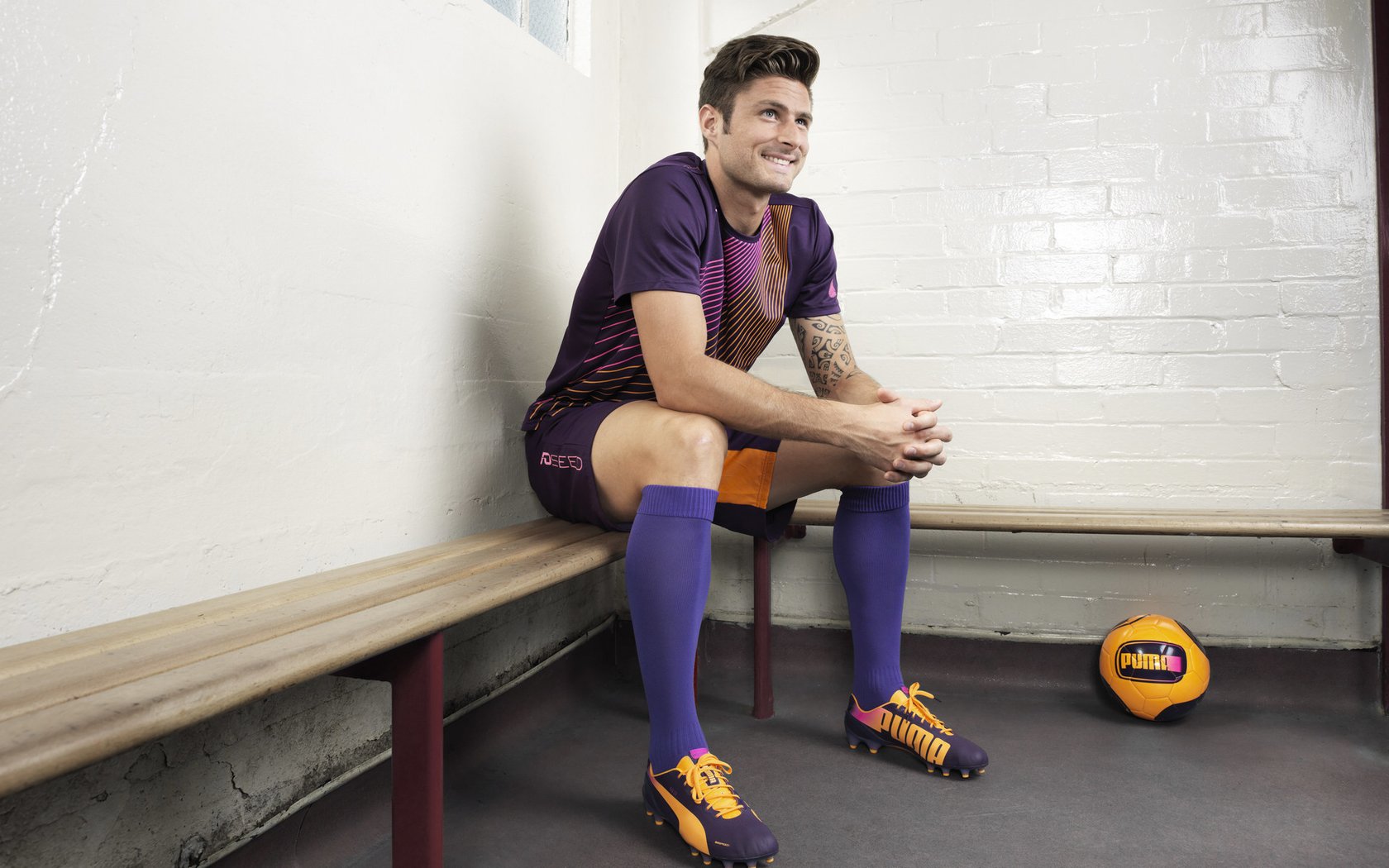 赛道与绿茵的交响,F1新赛季揭幕战之夜,C罗的压制级表演