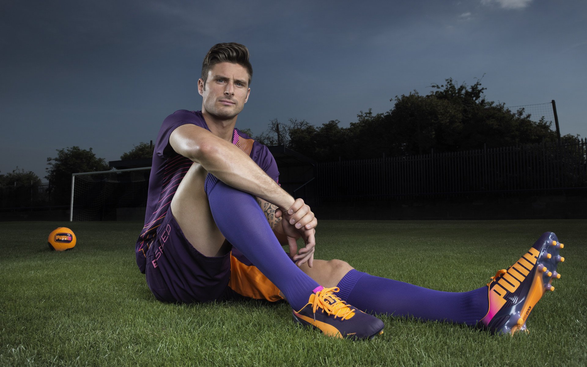 年度焦点之战之夜，凯恩连续得分拉开差距，书写传奇新章