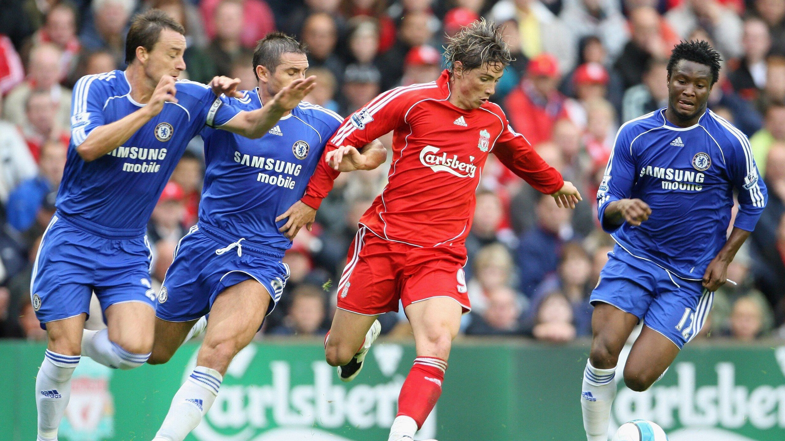 绝境逆袭!红牛车队史诗翻盘哈斯,拉塞尔惊艳四座改写赛道格局