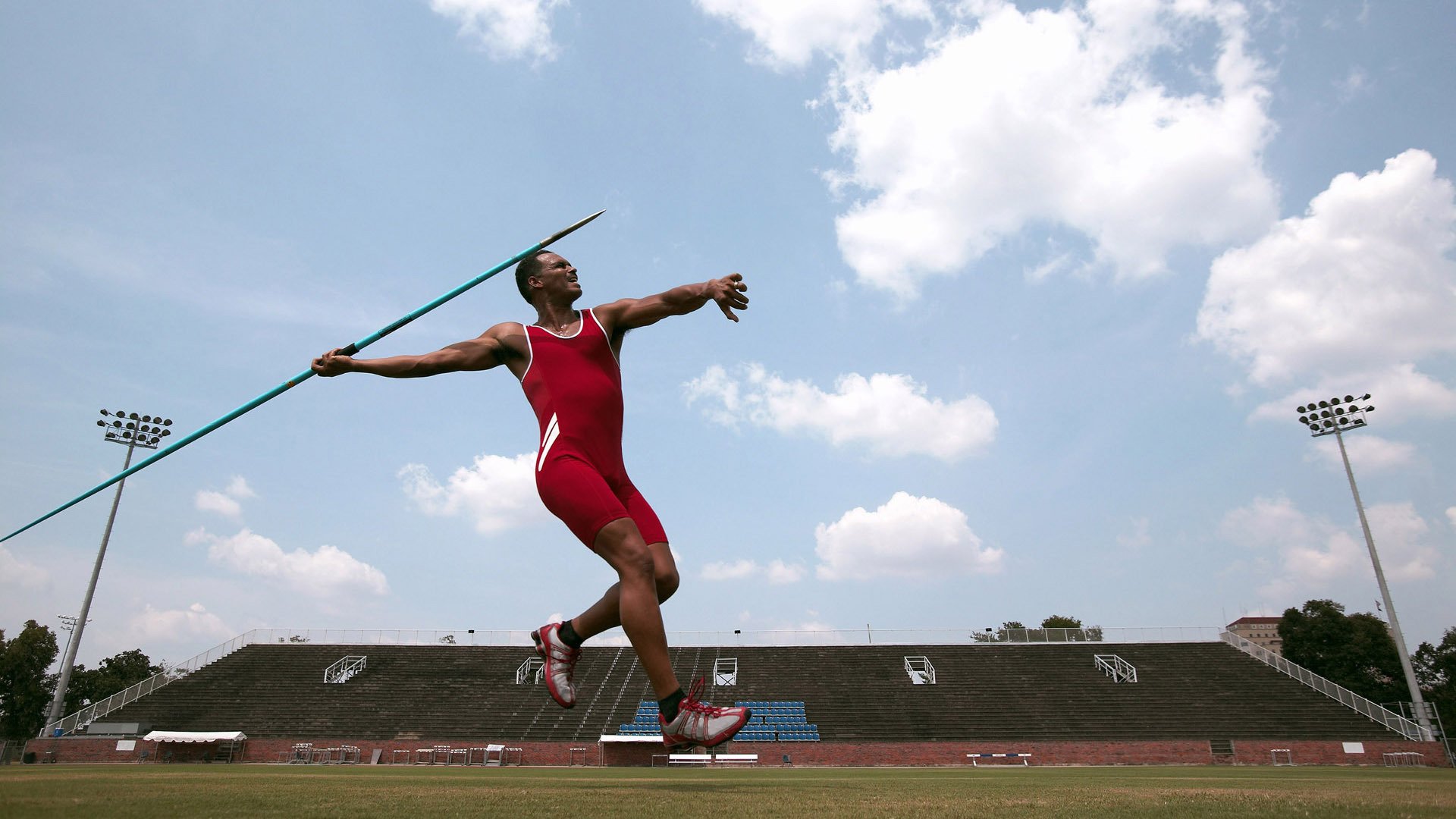舞台越大，乔治越强，森林狼绝杀广厦背后的巨星逻辑